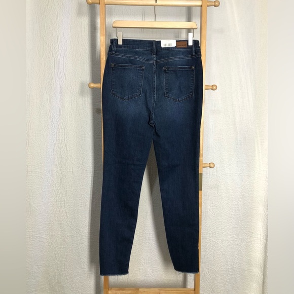 NWT Judy Blue Always On Your Side Skinny Jeans Raw Hem Slit Side Seam, Ladies 9 - Picture 3 of 5